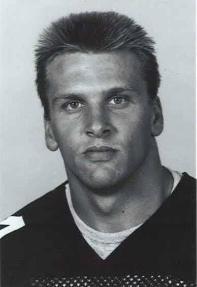 Name this Iowa Hawkeyes football player from 1988.